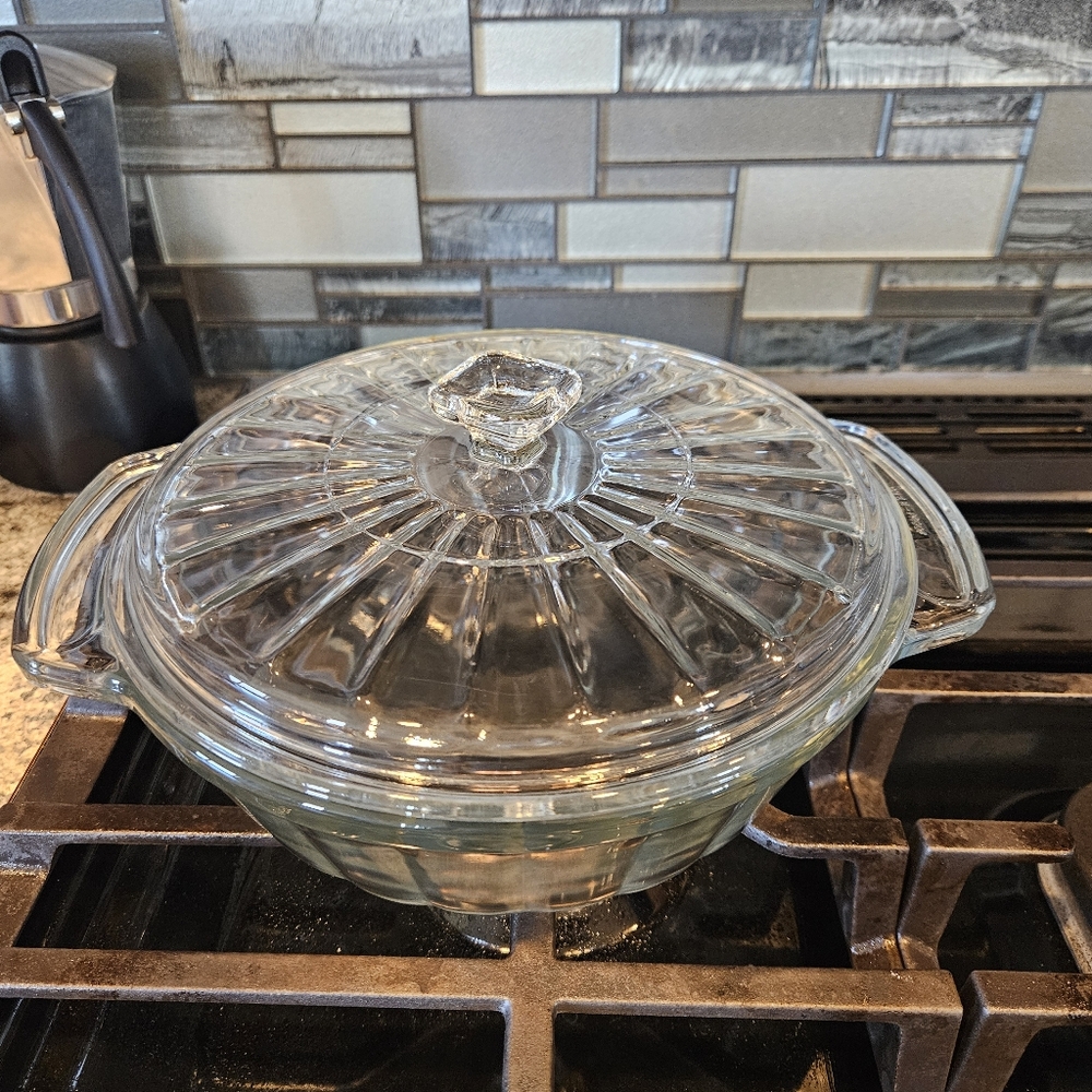 Vtg 1.5 Qt Heavy Ribbed Clear Glass Casserole Baking Dish with Lid And Handles